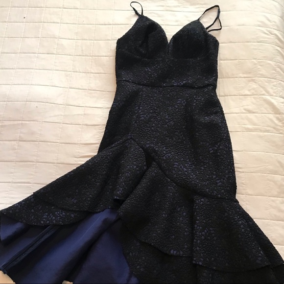 Frill hem lace detail midi dress - Picture 2 of 4